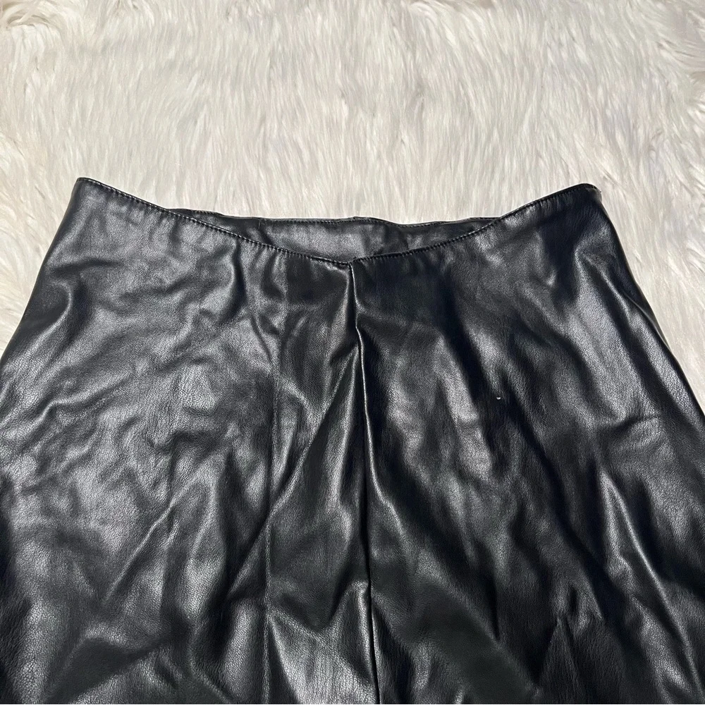 Divided H&M Women's Sz Small Faux Leather Mini Skirt Black Zip Side Lined A-Line